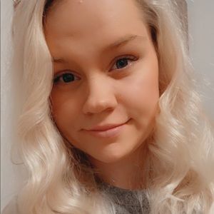 Meet your Posher, Abbey